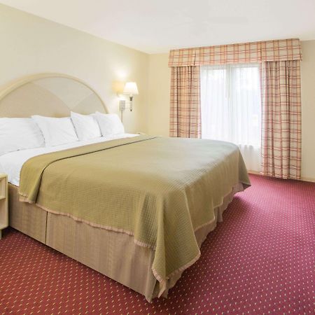 Howard Johnson By Wyndham Dothan Esterno foto