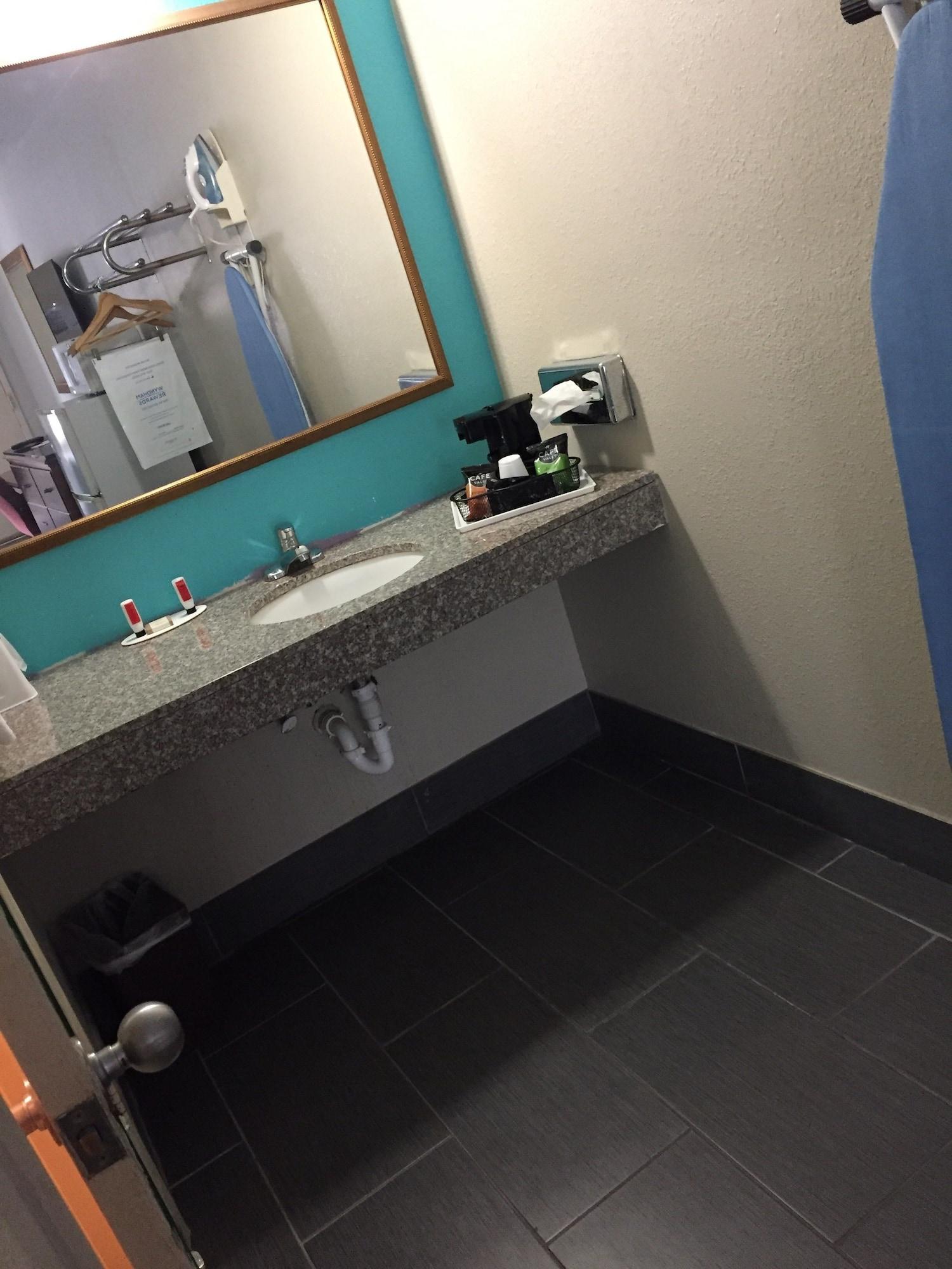 Howard Johnson By Wyndham Dothan Esterno foto