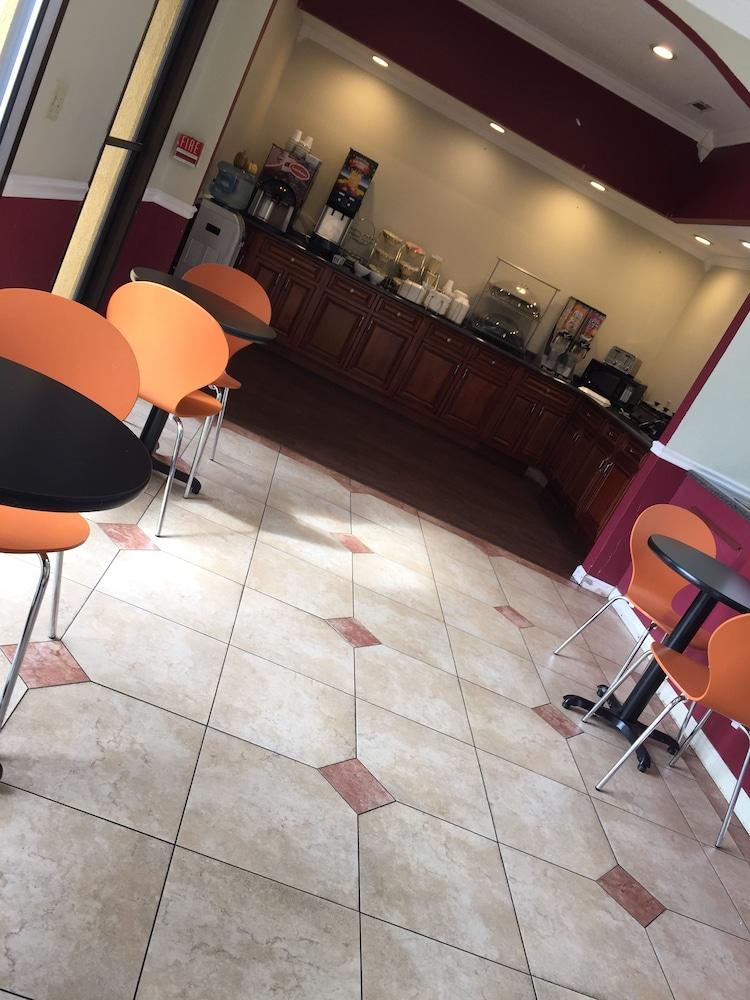 Howard Johnson By Wyndham Dothan Esterno foto