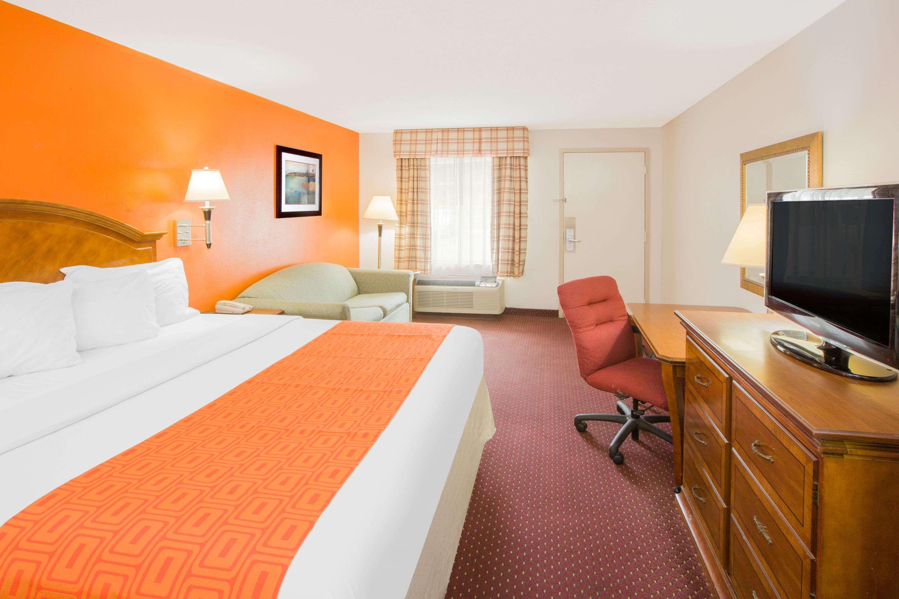 Howard Johnson By Wyndham Dothan Esterno foto