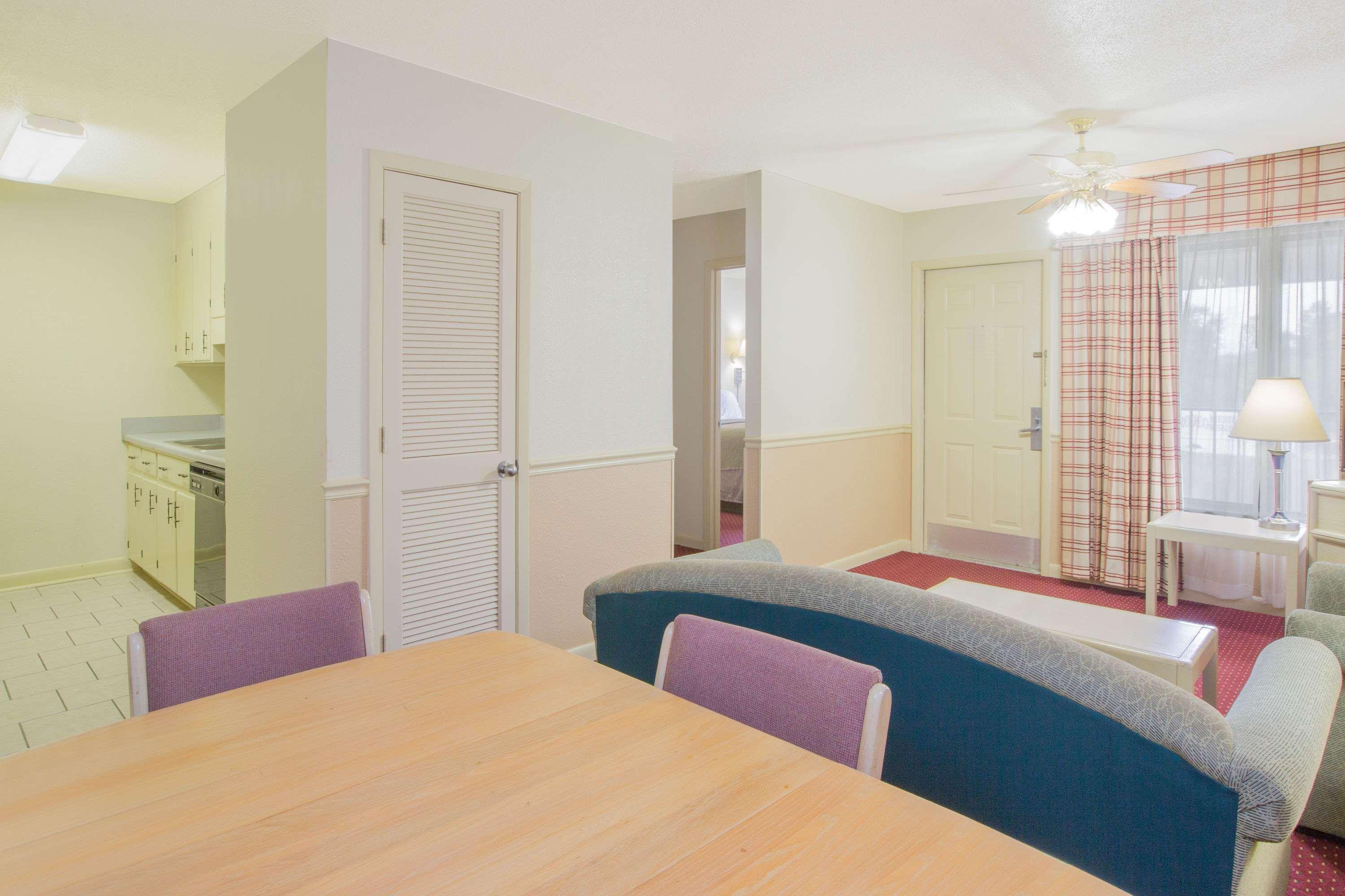 Howard Johnson By Wyndham Dothan Esterno foto