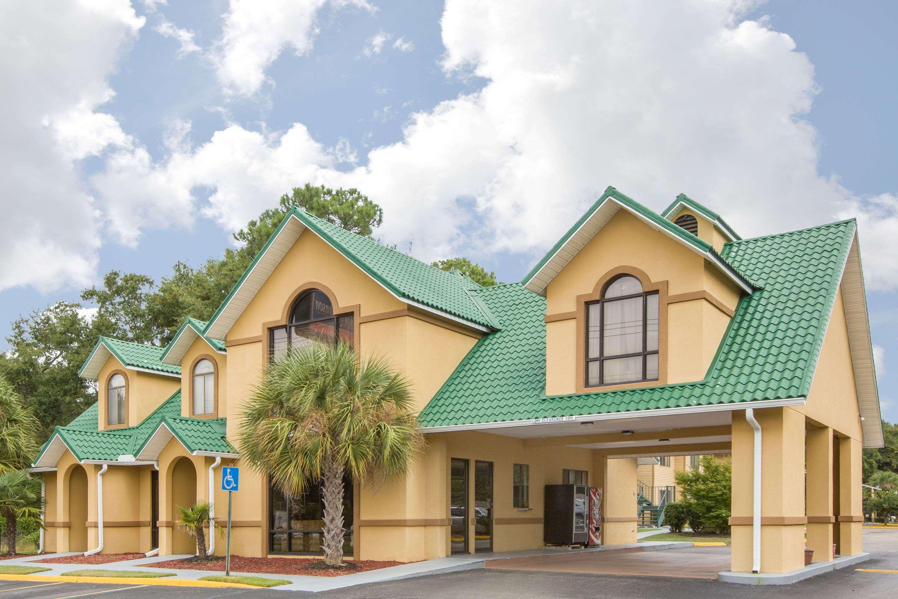 Howard Johnson By Wyndham Dothan Esterno foto