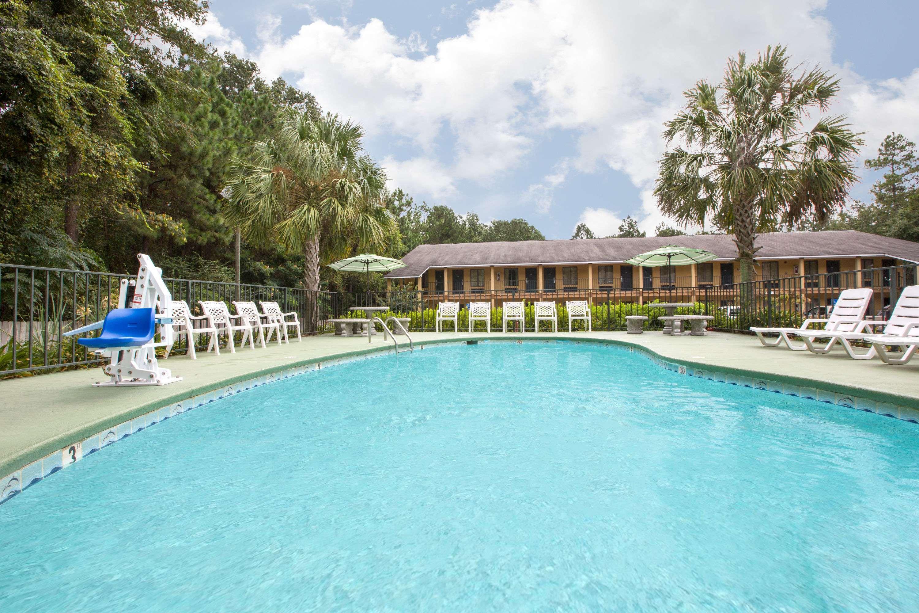 Howard Johnson By Wyndham Dothan Esterno foto